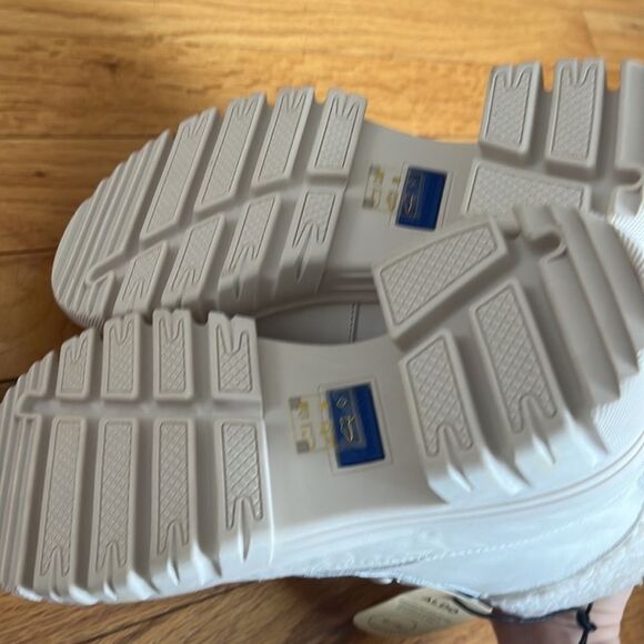 Aldo Nydoremas White Leather Sherpa Trim Lace Up Lug Sole Booties Size 7 - Picture 6 of 8